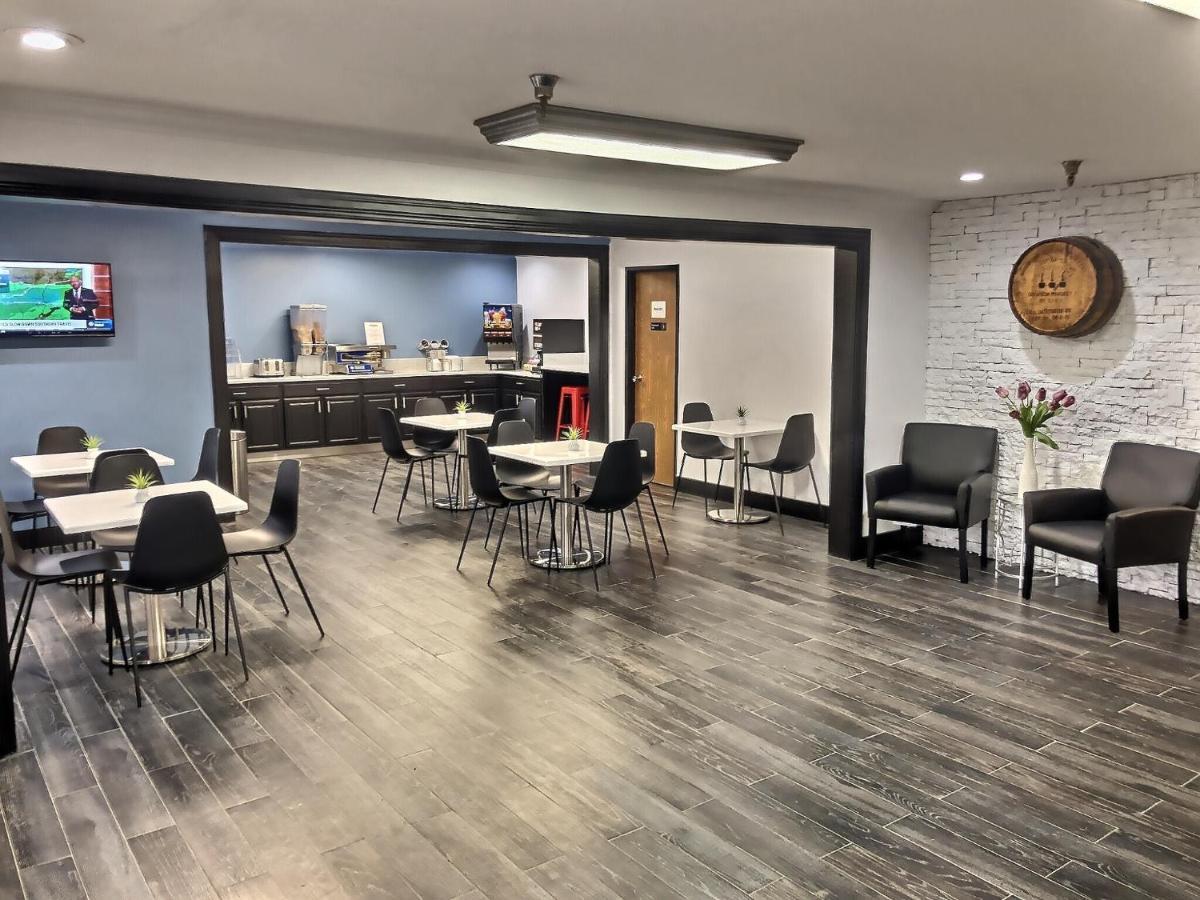 乔治敦速8酒店 外观 照片